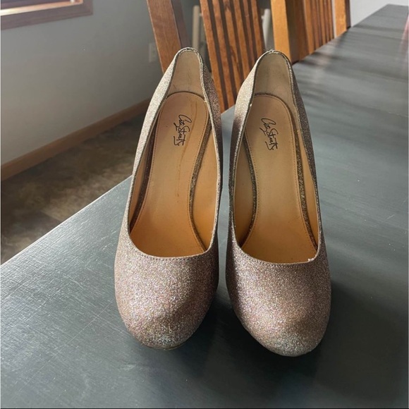 Heels - Picture 2 of 2